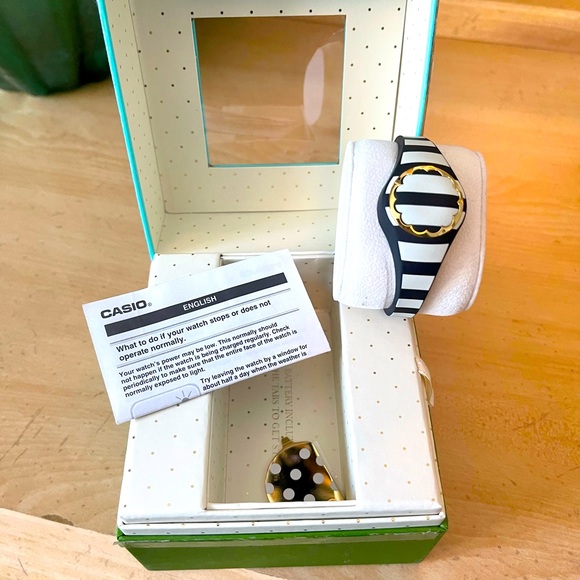 ♠️ NIB - Kate Spade B/W activity monitor. - Picture 2 of 3